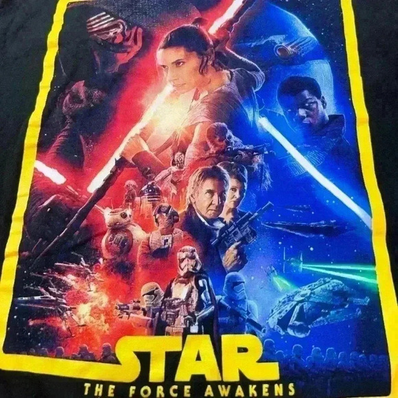 Star Wars Galaxy Premier Collection - The Force Awakens Movie - Medium  T Shirt - Picture 1 of 6